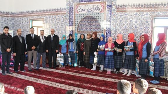 Kız Öğrenciler Kuran-ı Kerim Okuma Yarışması