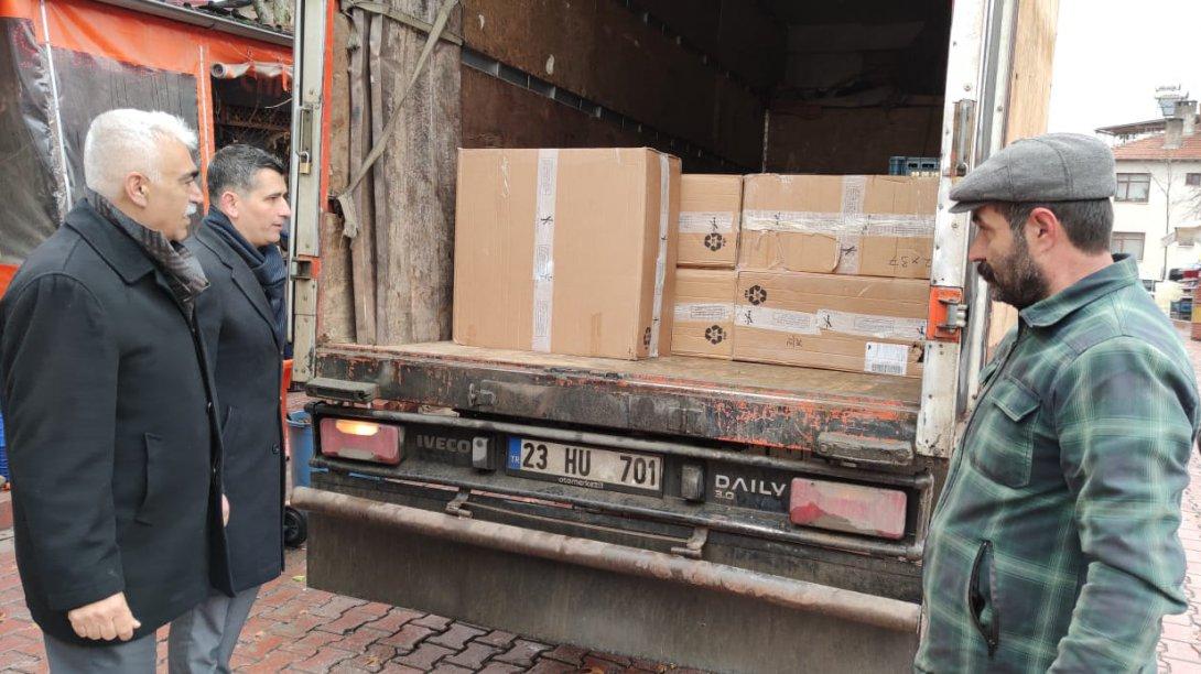 Çemişgezek'te Eğitimciler Depremzede Öğrencilere Kışlık Ayakkabı Gönderdi