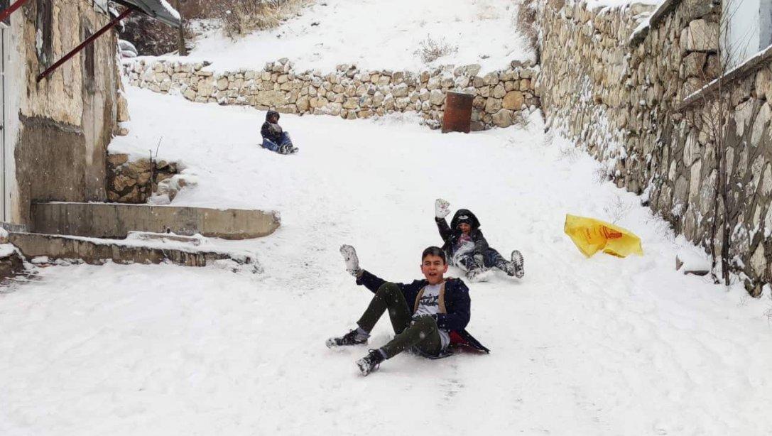 Çemişgezek'te Kar Dolayısıyla Eğitime Bir Gün Ara Verildi 