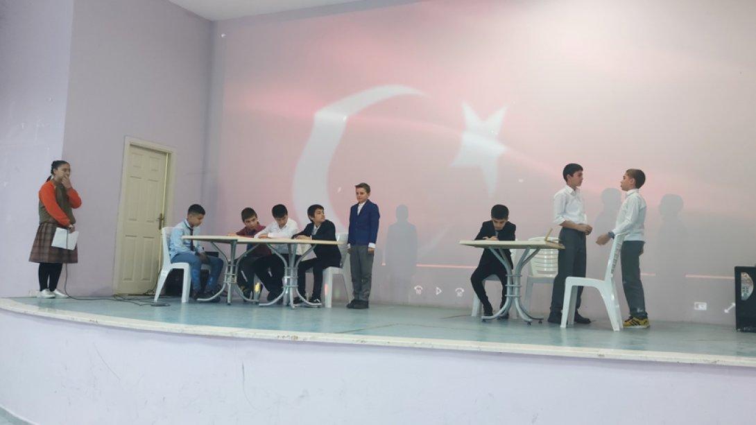 Öğrencilerimiz İstiklal Marşının Kabulünü Tiyatroyla Canlandırdılar