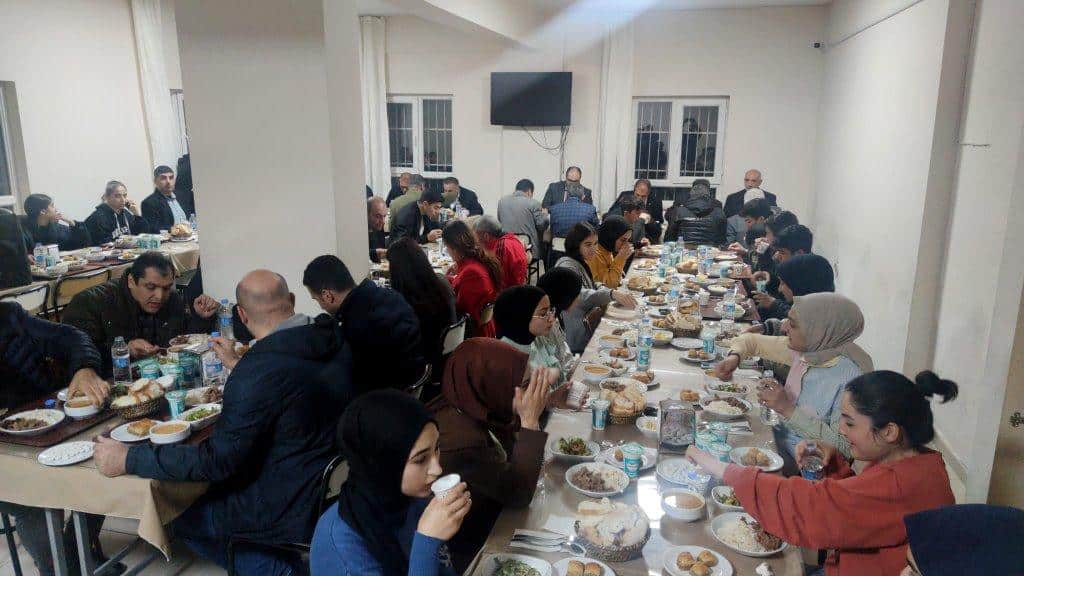 Çemişgezek Raşit Yüksel Anadolu İmam Hatip Lisesi  öğrencilerine yönelik iftar programı düzenlendi.