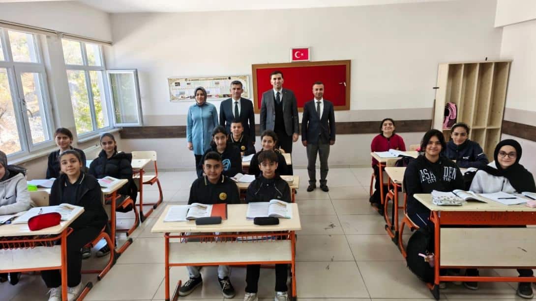 Kaymakamımız Sn. Levent KÜÇÜK, Raşit Yüksel Anadolu İmam Hatip Lisesi ve Ortaokulunu ziyaret etti.